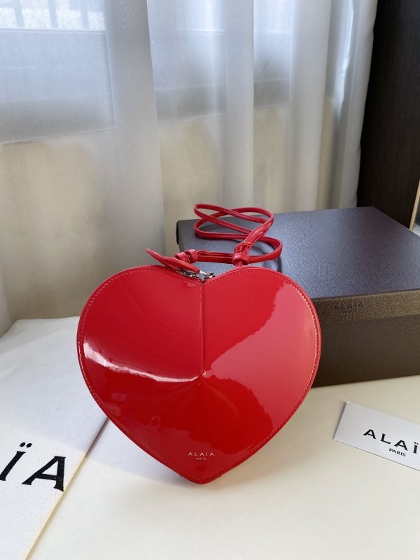 Сумка Alaia Heart Bag женская кожаная 19 см