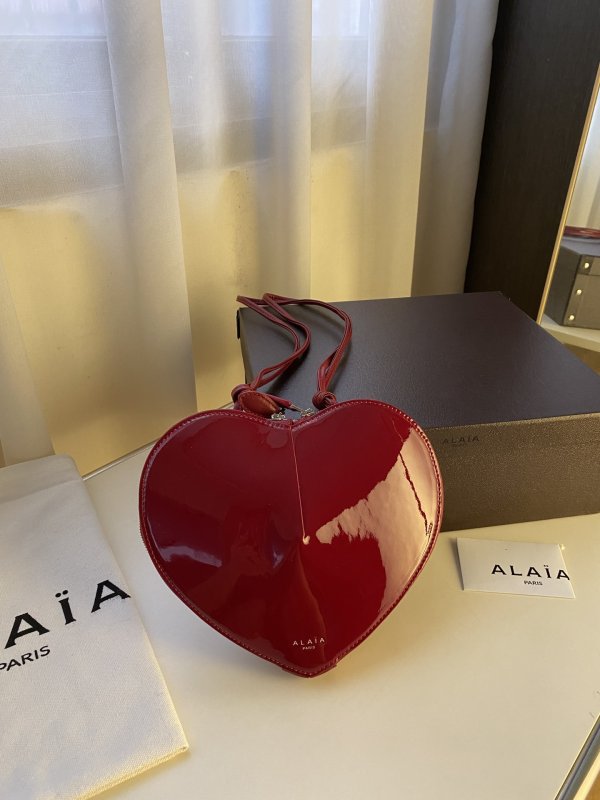 Сумка Alaia Heart Bag женская кожаная 19 см