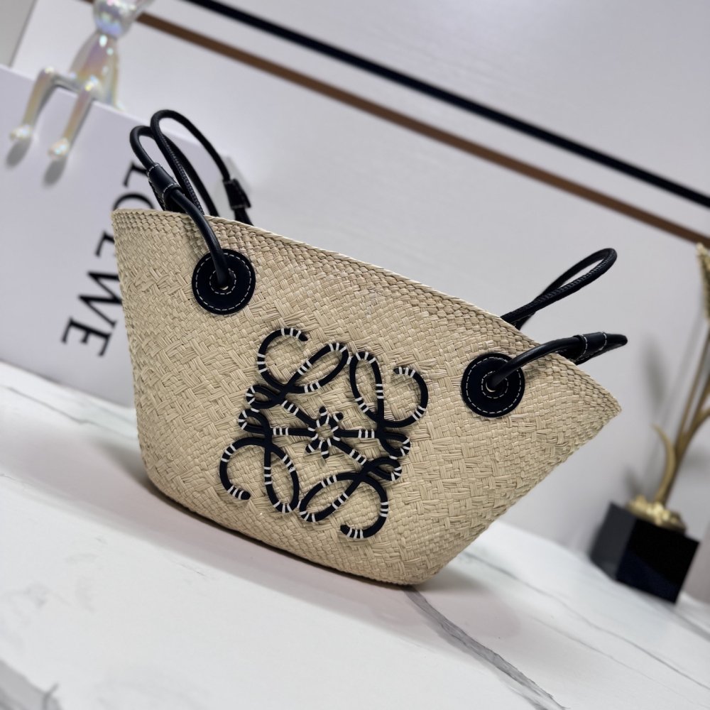 A bag Anagram wicker 34 cm