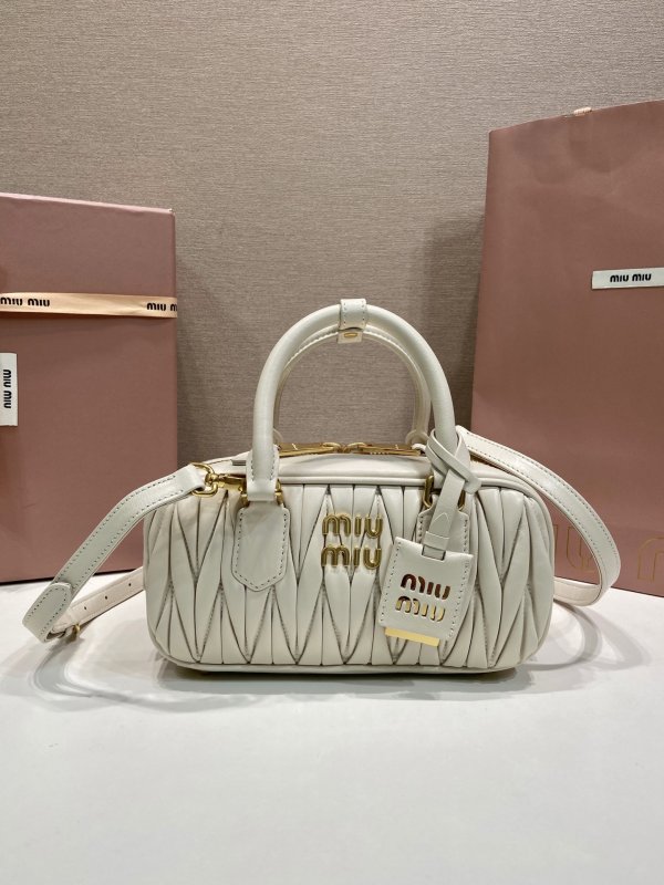 A bag Arcadie 22 cm of skin наппа матлассе