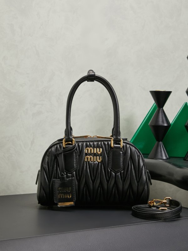 Сумка Arcadie Nappa Leather 22 см