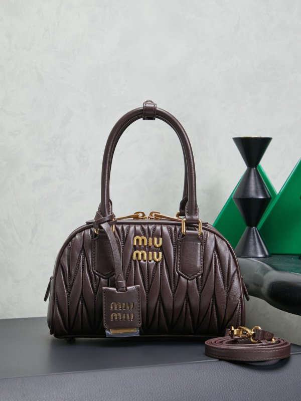 Сумка Arcadie Nappa Leather 22 см