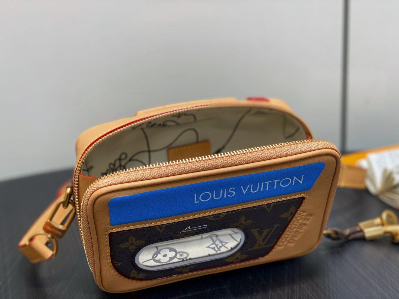 Сумка Baladeur M14062 из кожи Monogram Yellow 19 см фото 11