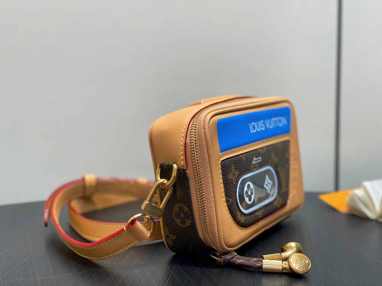 Сумка Baladeur M14062 из кожи Monogram Yellow 19 см фото 2