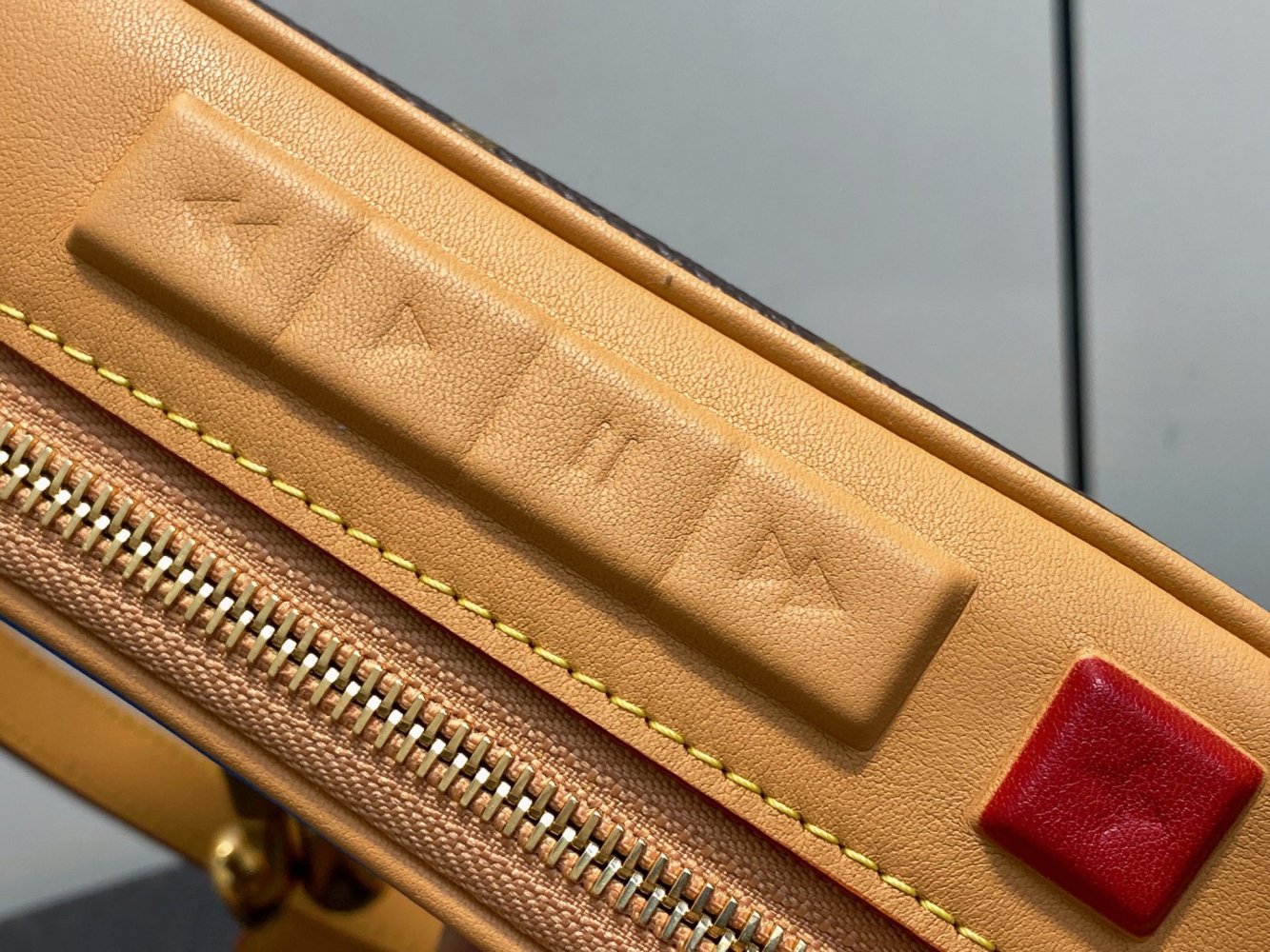 Сумка Baladeur M14062 из кожи Monogram Yellow 19 см фото 9