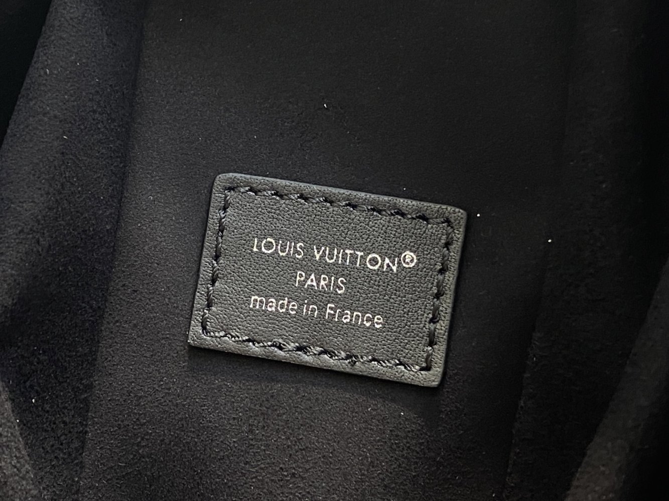 Сумка Black Lipstick Badge кожаная 23 см фото 13