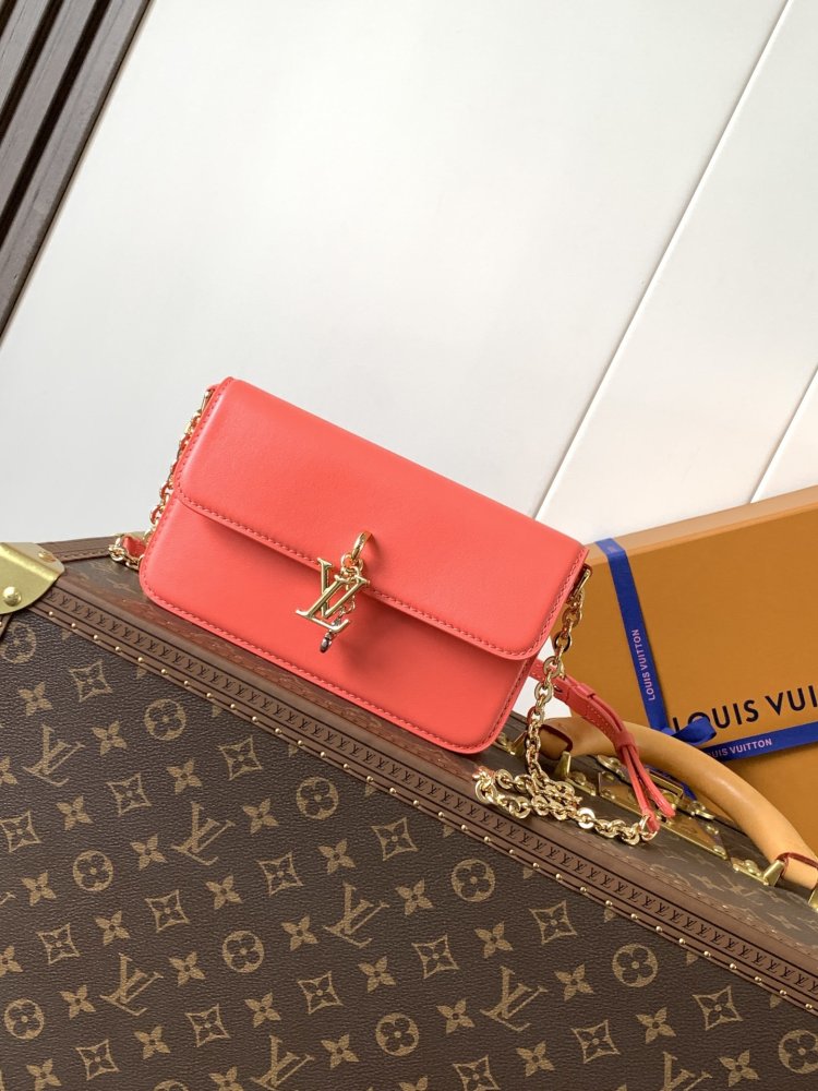 Сумка Bloom на цепочке кожаная  20 см