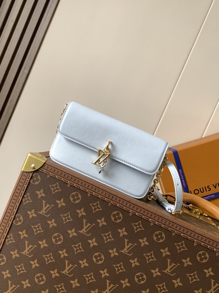 Сумка Bloom на цепочке кожаная  20 см