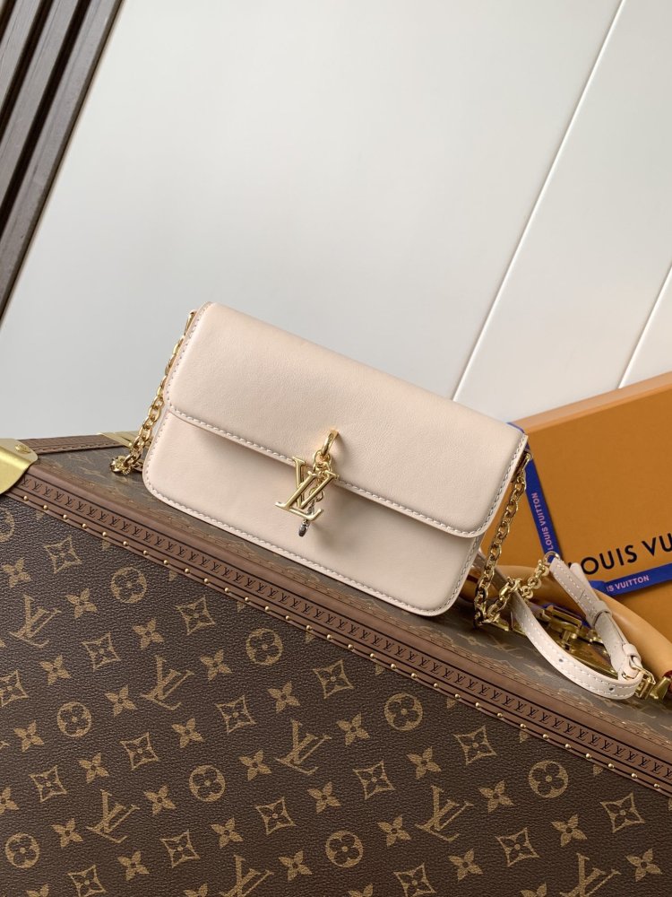 Сумка Bloom на цепочке кожаная  20 см