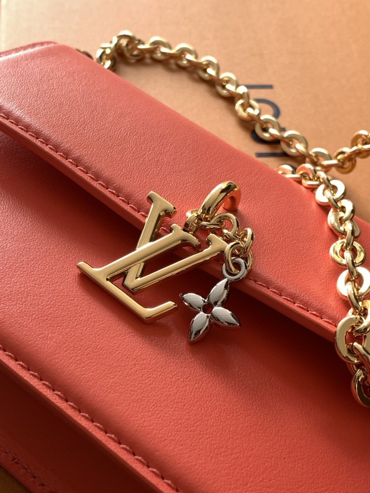 Сумка Bloom на цепочке кожаная  20 см фото 5