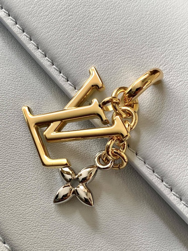 Сумка Bloom на цепочке кожаная  20 см фото 5