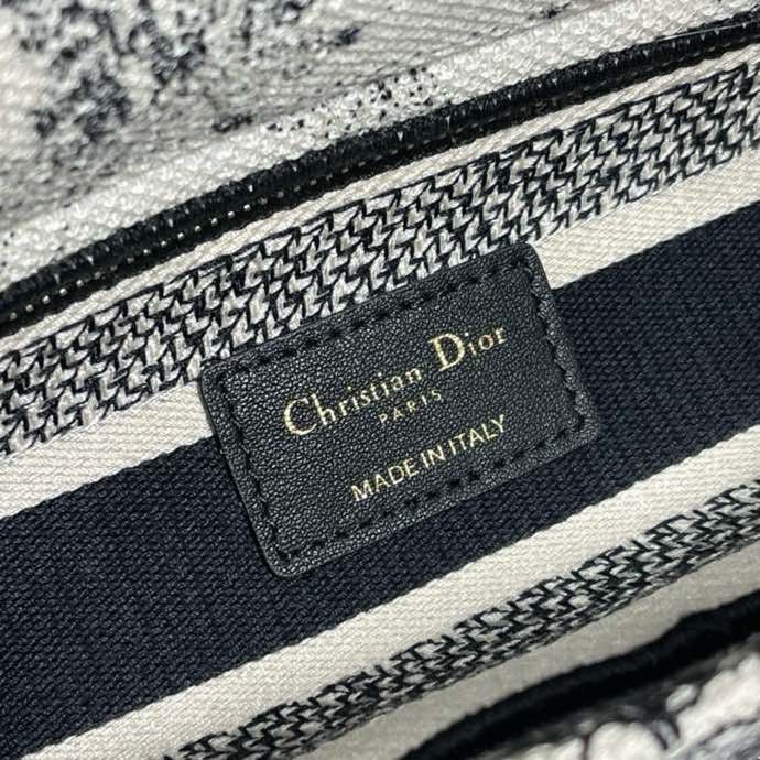 Сумка Book Tote 24 см фото 2