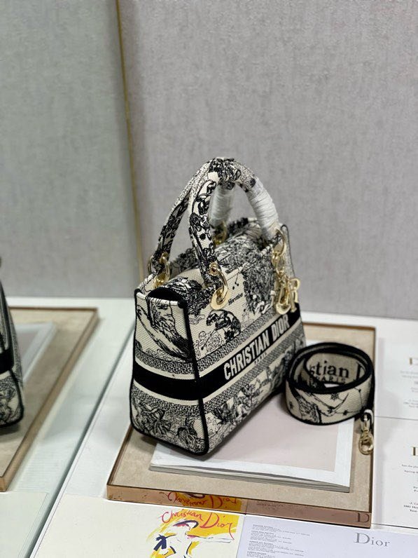 Сумка Book Tote 24 см фото 6