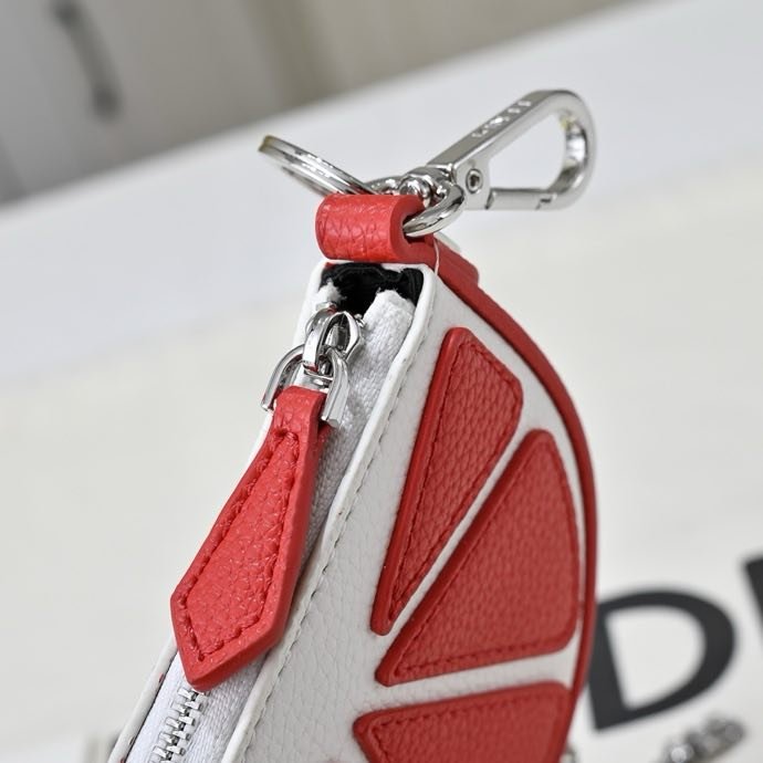 A bag trinket Fendi Lemon фото 4