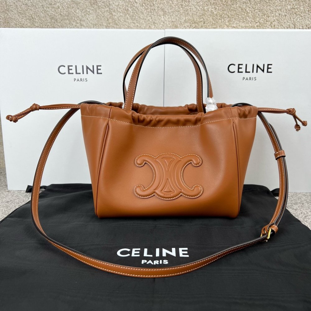 Сумка CABAS TRIOMPHE Small 22 см Smooth Calfskin Drawstring