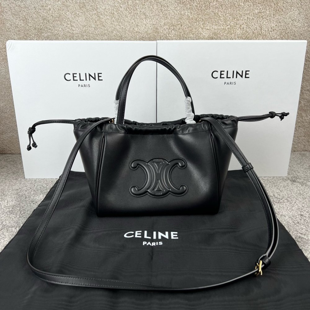 Сумка CABAS TRIOMPHE Small 22 см Smooth Calfskin Drawstring
