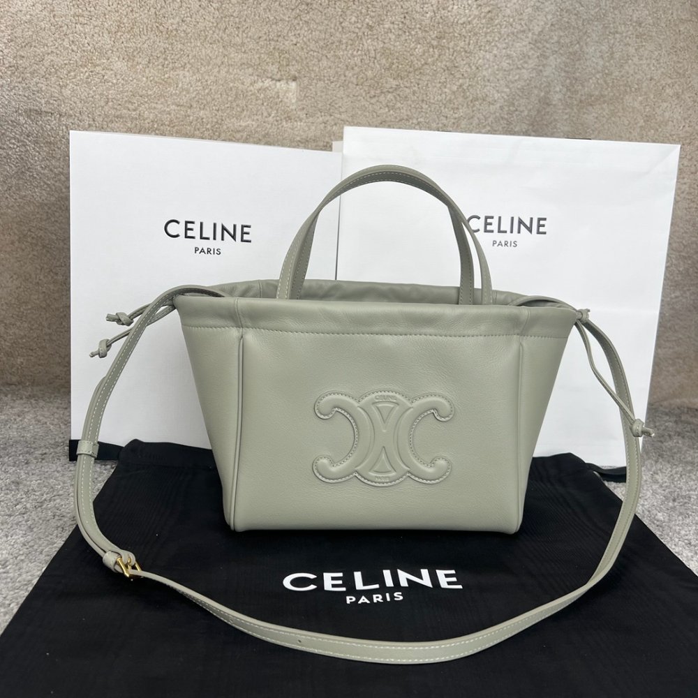 Сумка CABAS TRIOMPHE Small 22 см Smooth Calfskin Drawstring