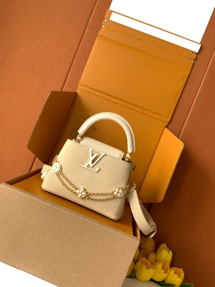 Сумка Capucines 21 см