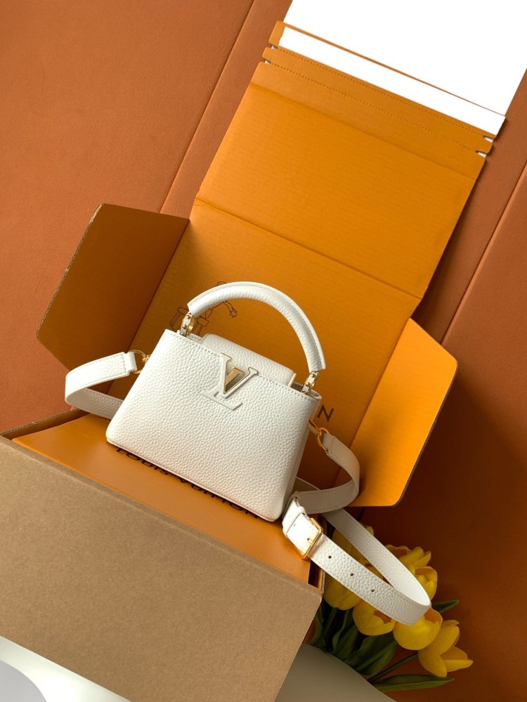 Сумка Capucines 21 см