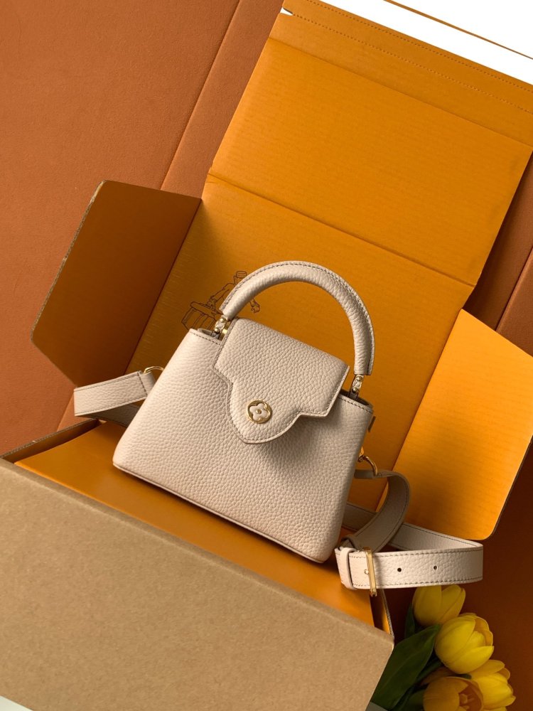 A bag Capucines 21 cm фото 2