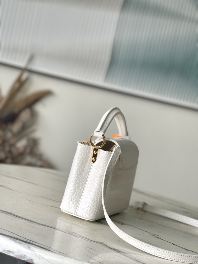 A bag Capucines 21 cm фото 2