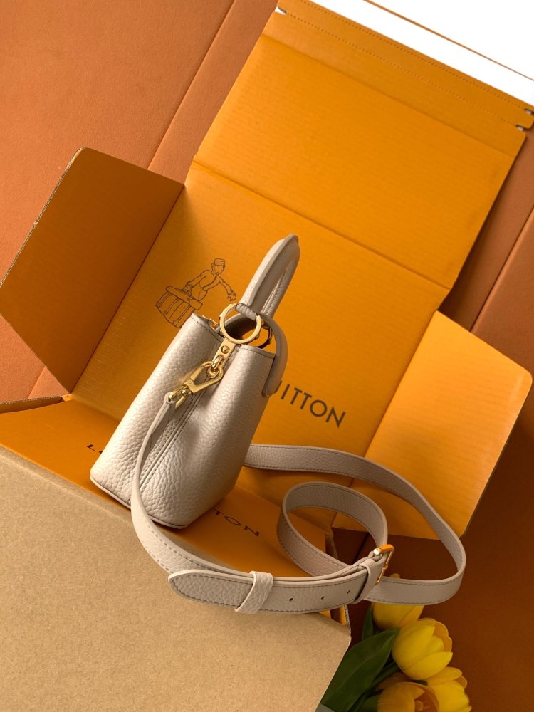 A bag Capucines 21 cm фото 3