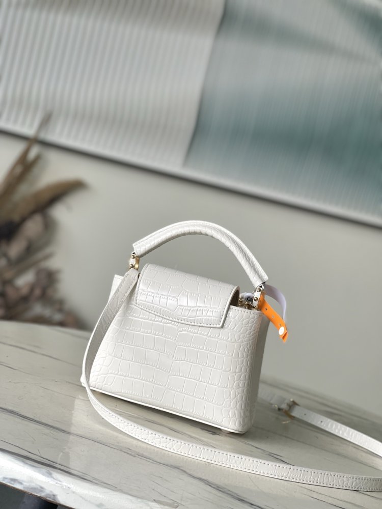 A bag Capucines 21 cm фото 3