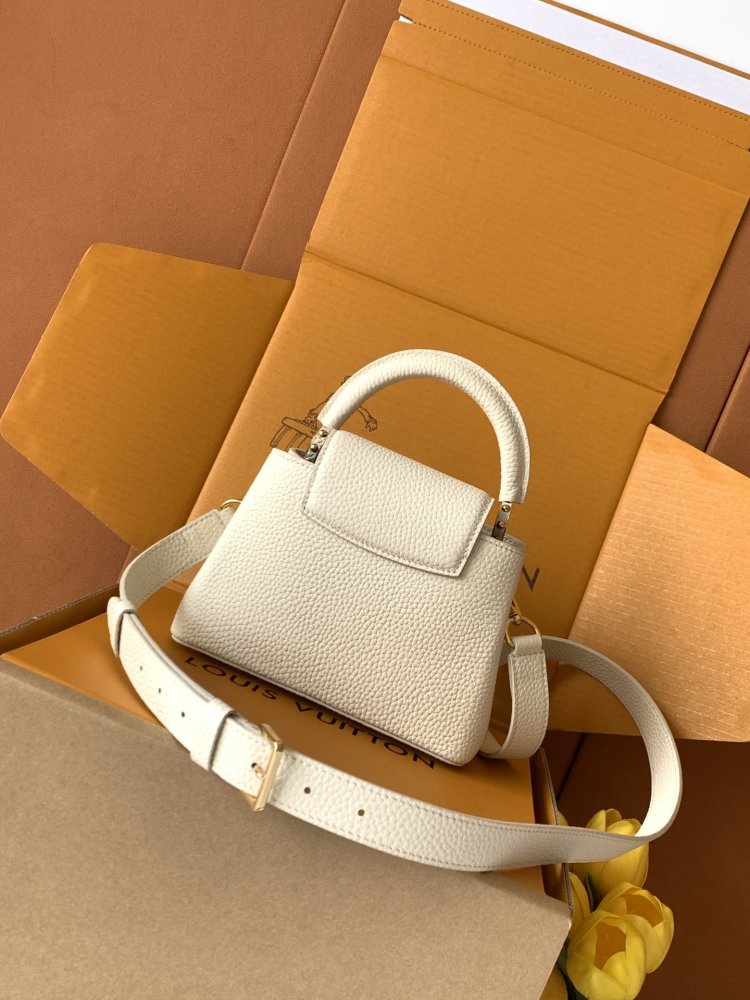 A bag Capucines 21 cm фото 4