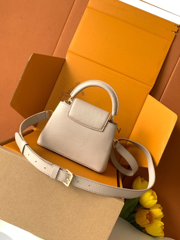 A bag Capucines 21 cm фото 4