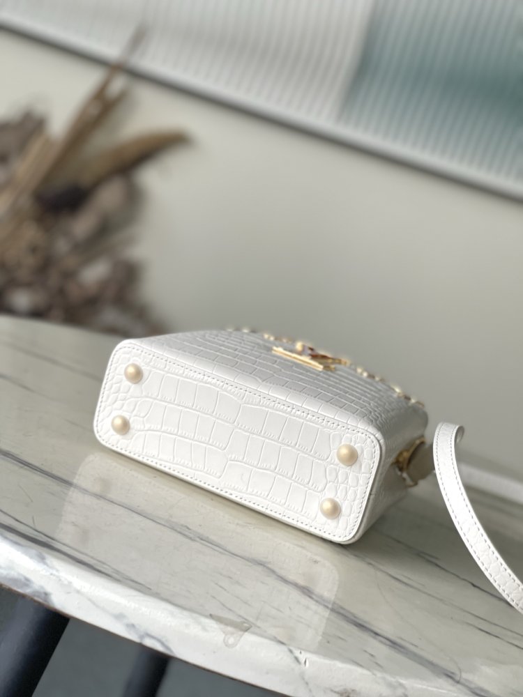 A bag Capucines 21 cm фото 4