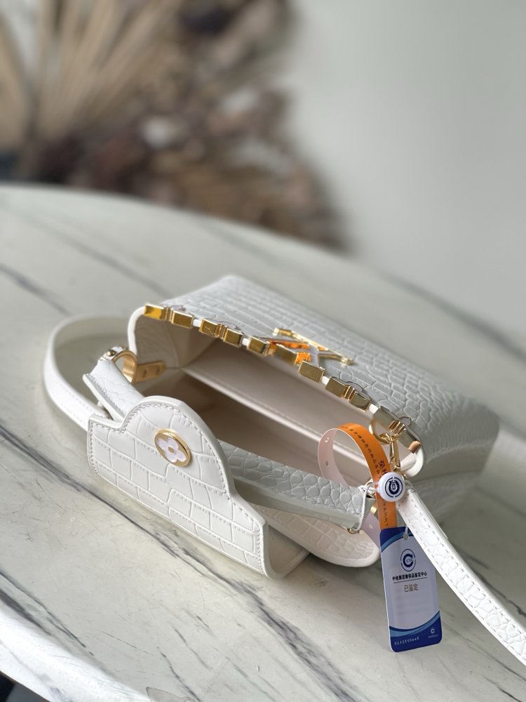 A bag Capucines 21 cm фото 5