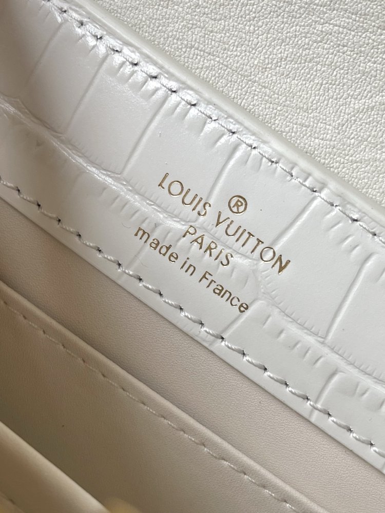 A bag Capucines 21 cm фото 8