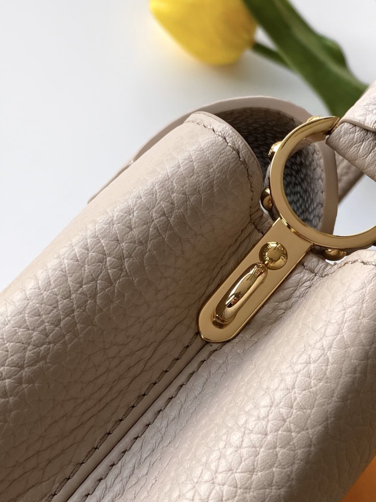 A bag Capucines 21 cm фото 9