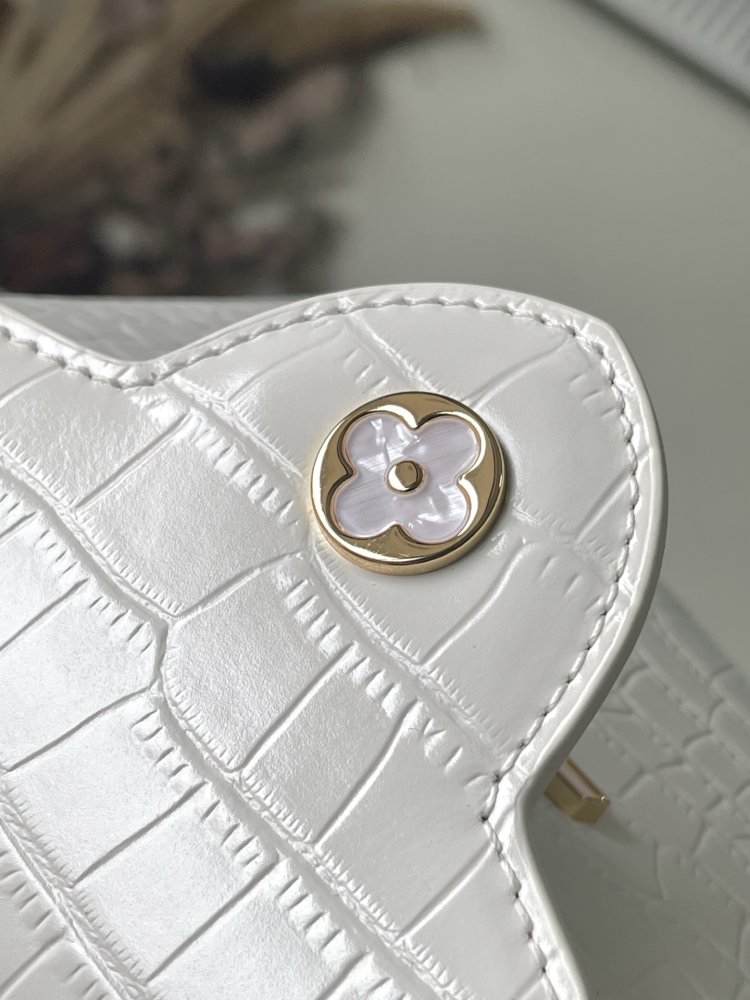 A bag Capucines 21 cm фото 9