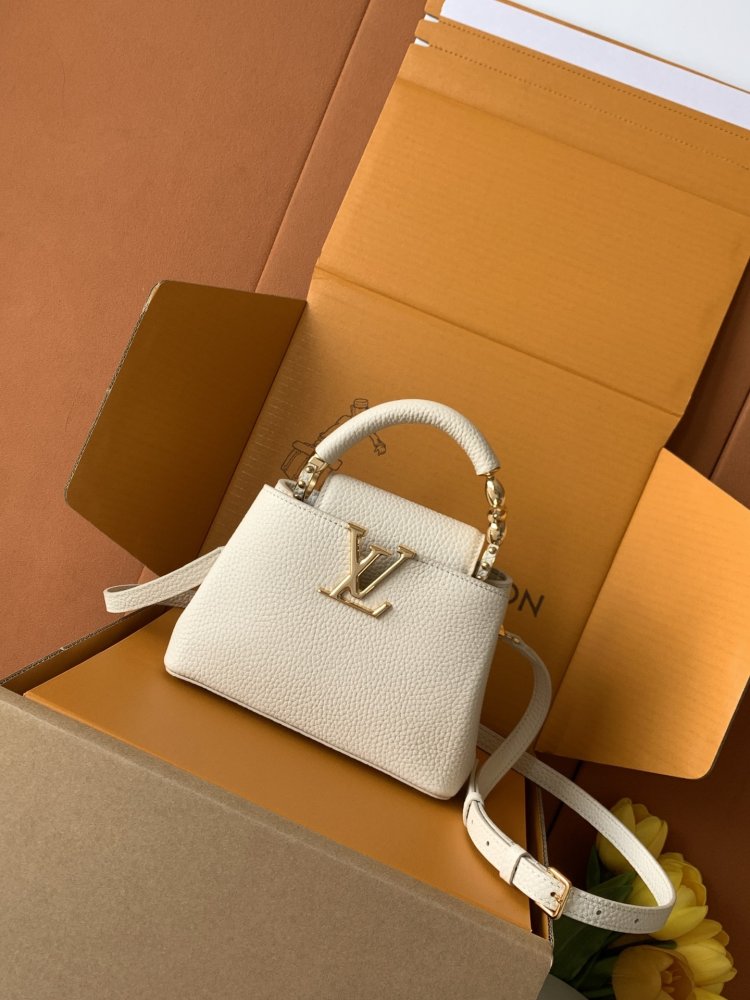 Сумка Capucines BB 21 см