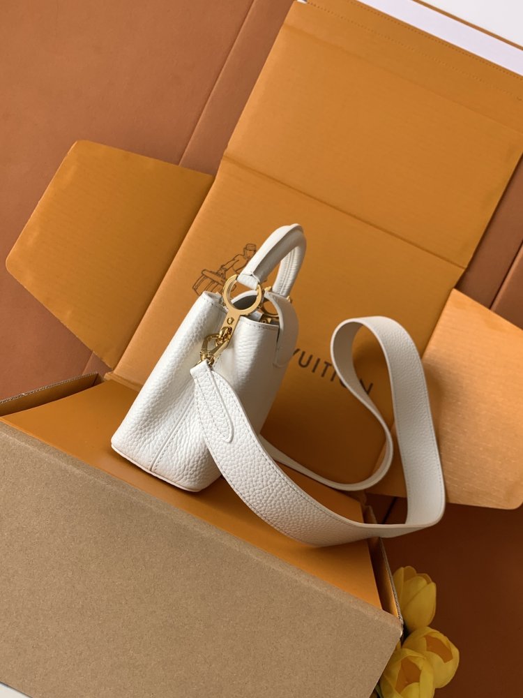 A bag Capucines BB 21 cm фото 2