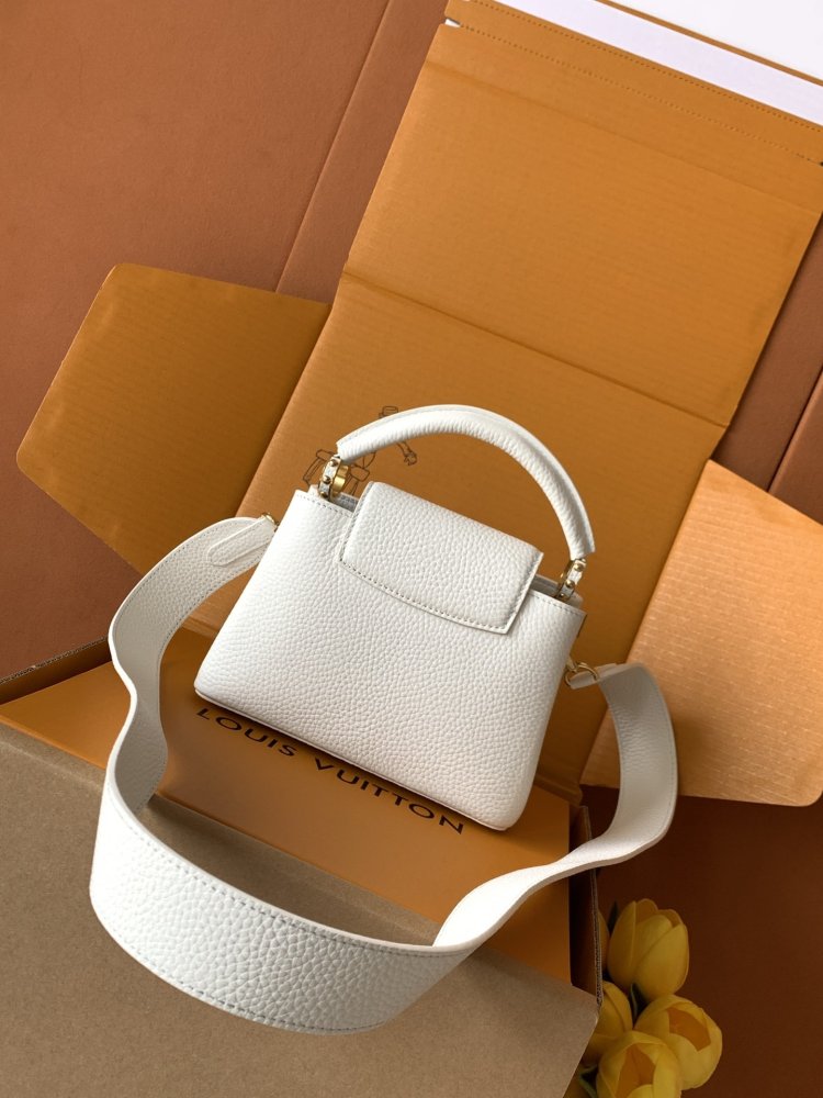 A bag Capucines BB 21 cm фото 3