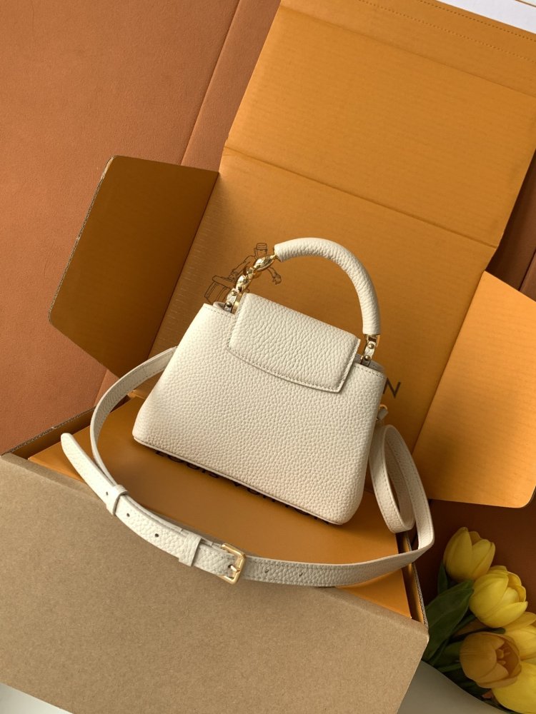 Сумка Capucines BB 21 см фото 4