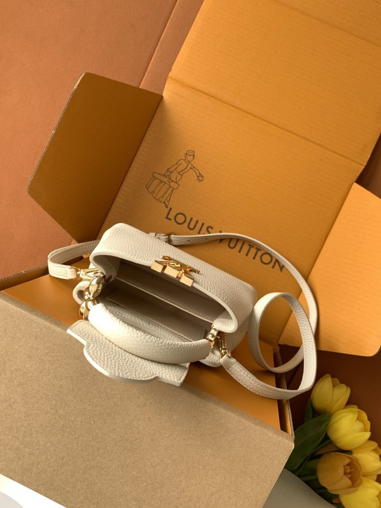 Сумка Capucines BB 21 см фото 7