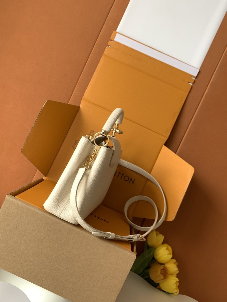 A bag Capucines BB 27 cm фото 3