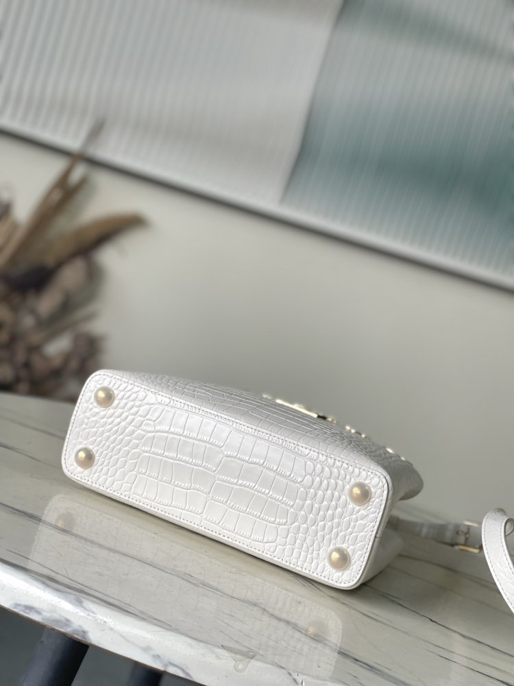 Сумка Capucines BB 27 см фото 4