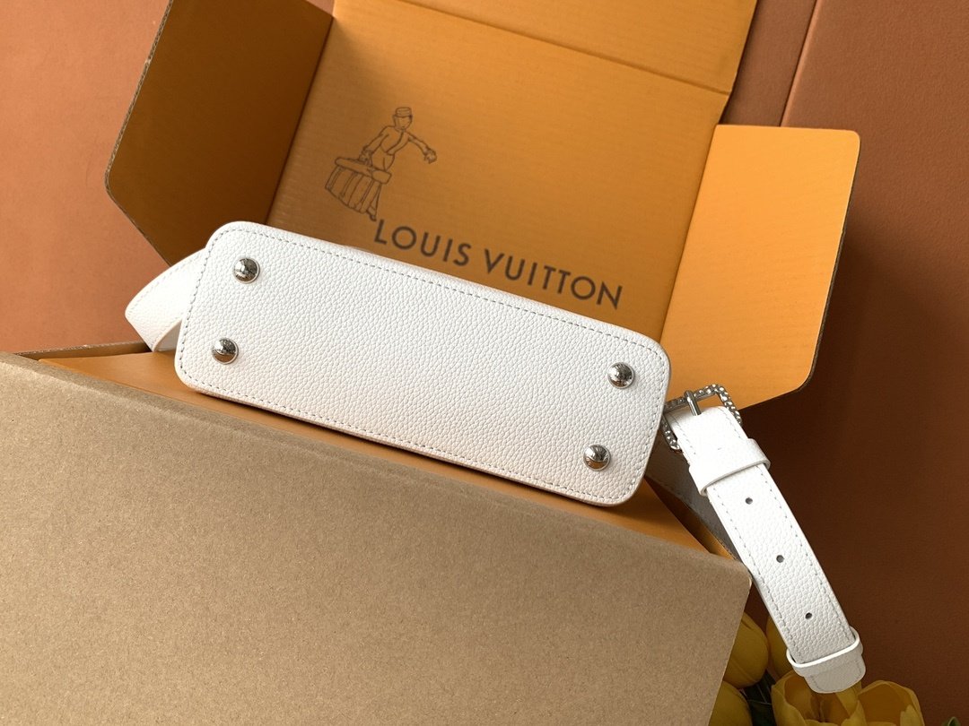 Сумка Capucines East West 21 см фото 5