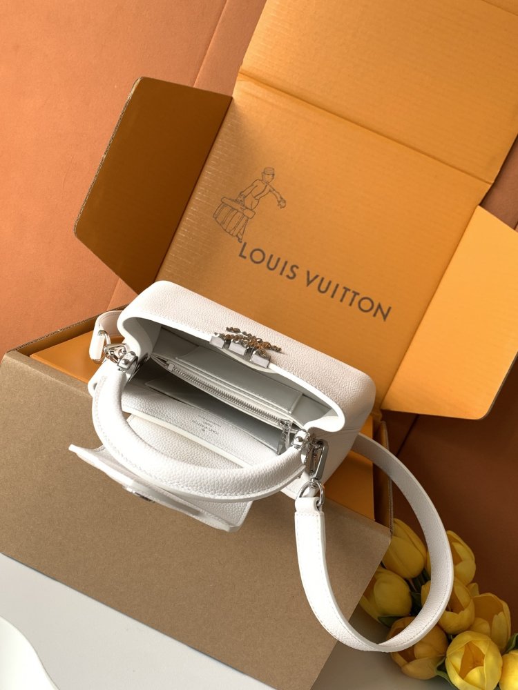 Сумка Capucines East West 21 см фото 7