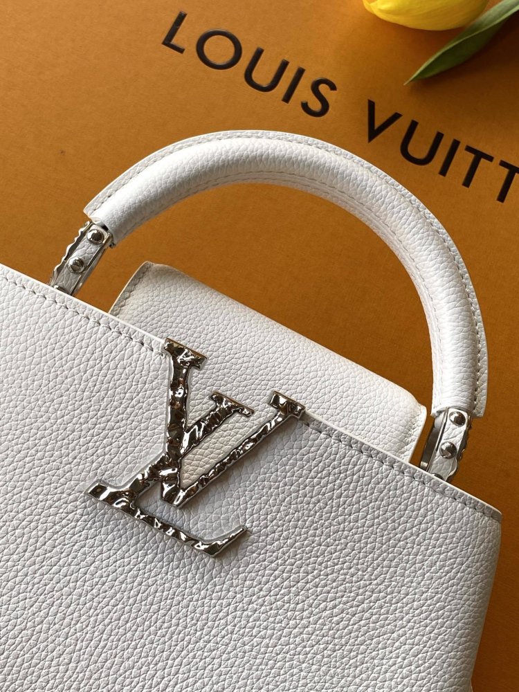 Сумка Capucines East West 21 см фото 8