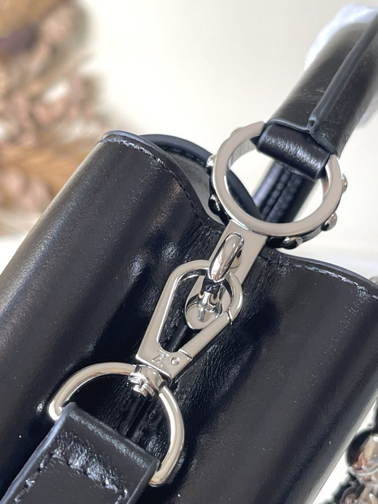 Сумка Capucines East West 22 см фото 6