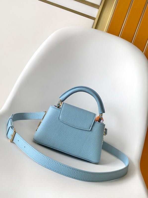 Сумка Capucines East West 22 см фото 9