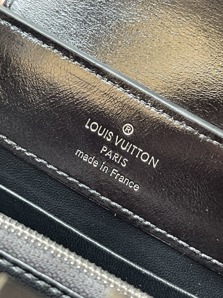 Сумка Capucines East West 22 см фото 9