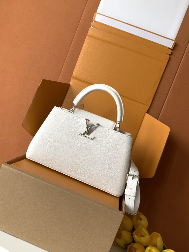 Сумка Capucines East West 33 см фото 3