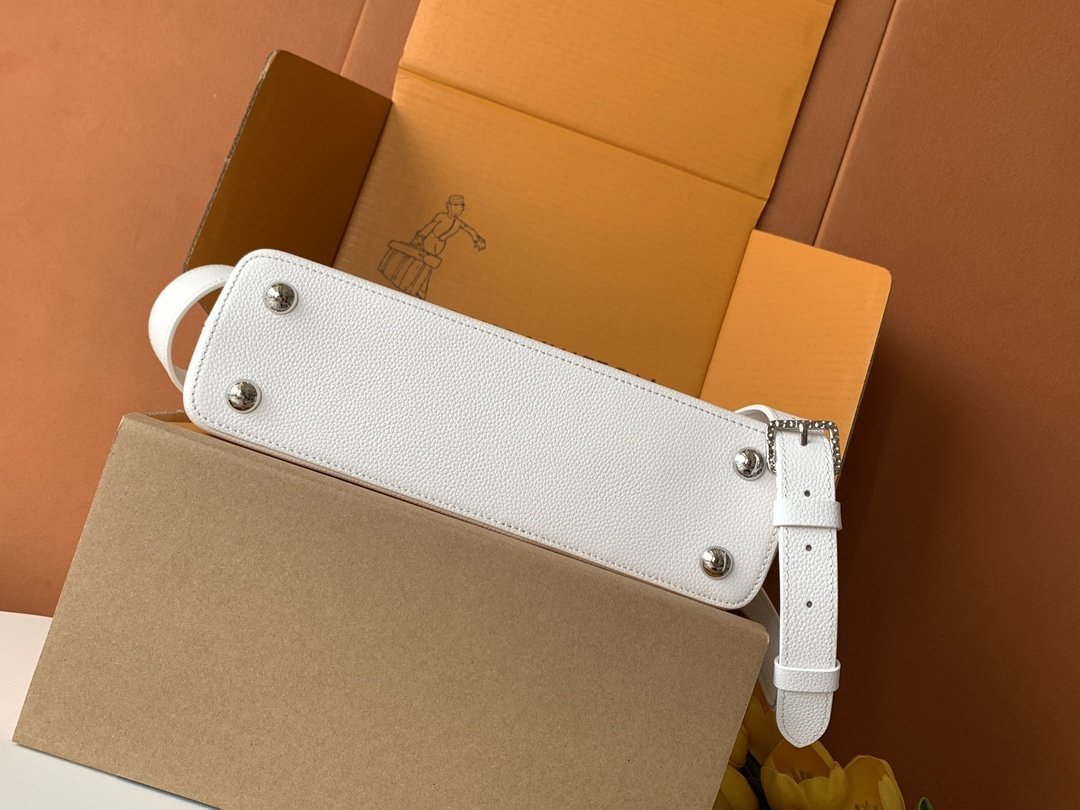 Сумка Capucines East West 33 см фото 6