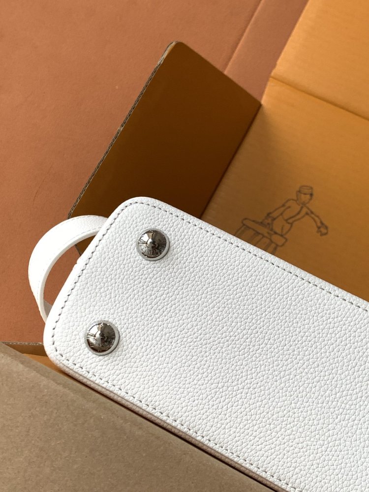 Сумка Capucines East West 33 см фото 7